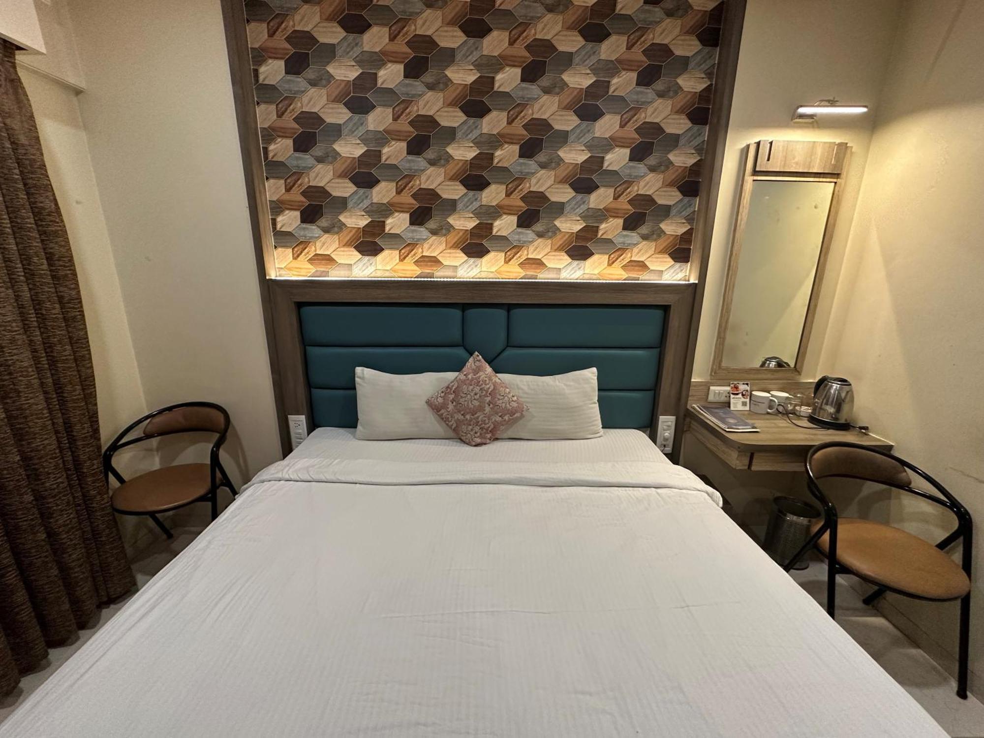 Srikrishna Paradise Hotel Thane Navi Mumbai 外观 照片