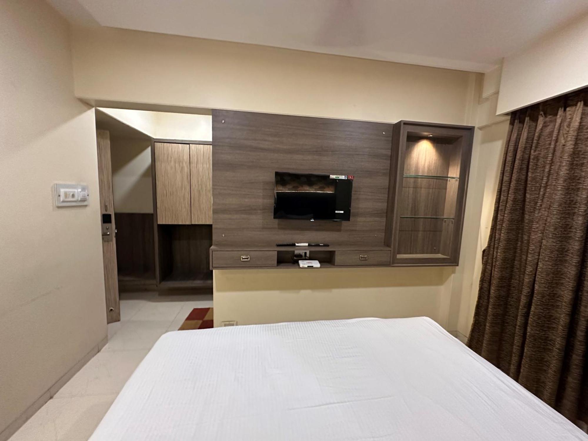 Srikrishna Paradise Hotel Thane Navi Mumbai 外观 照片